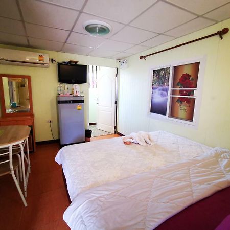 Hi Tech Resort Kabin Buri Екстер'єр фото