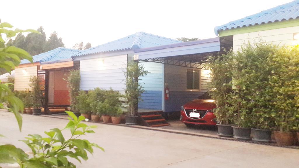Hi Tech Resort Kabin Buri Екстер'єр фото