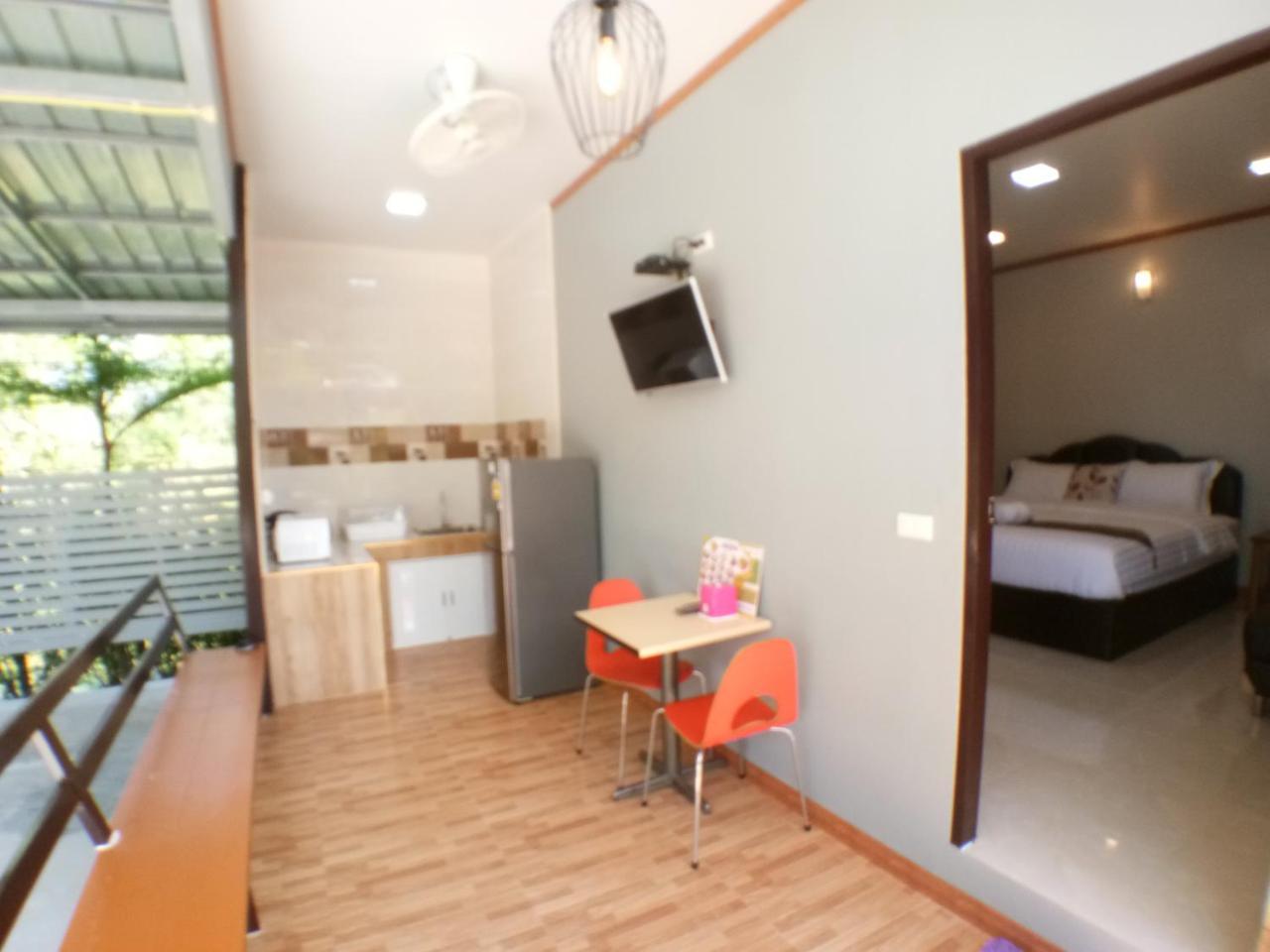 Hi Tech Resort Kabin Buri Номер фото