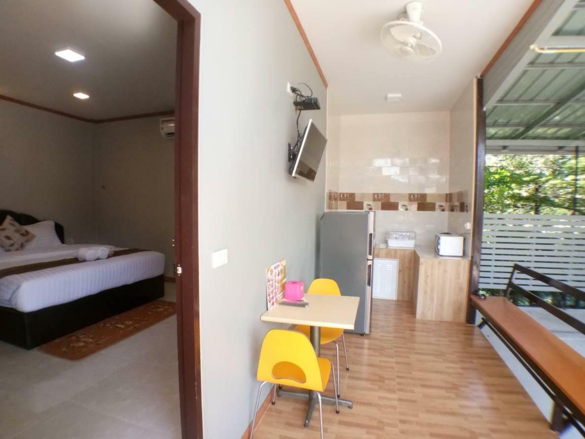 Hi Tech Resort Kabin Buri Екстер'єр фото