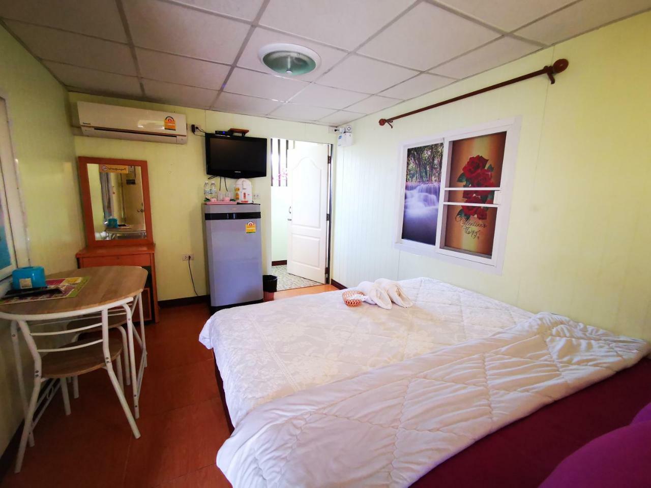 Hi Tech Resort Kabin Buri Екстер'єр фото