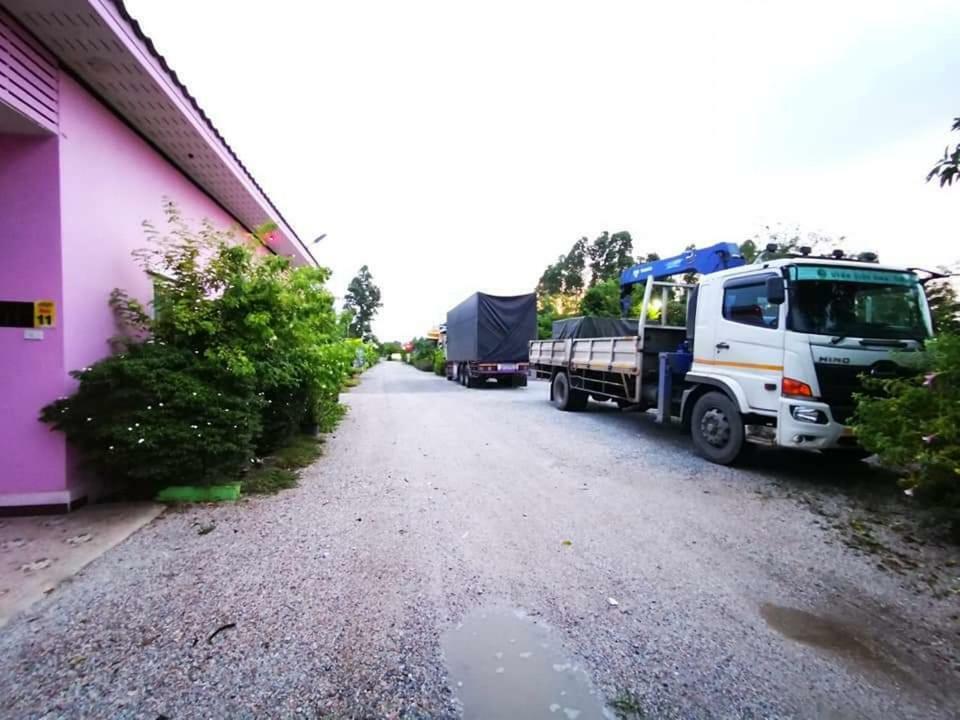 Hi Tech Resort Kabin Buri Екстер'єр фото