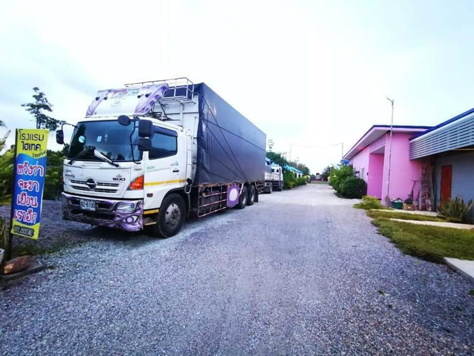 Hi Tech Resort Kabin Buri Екстер'єр фото